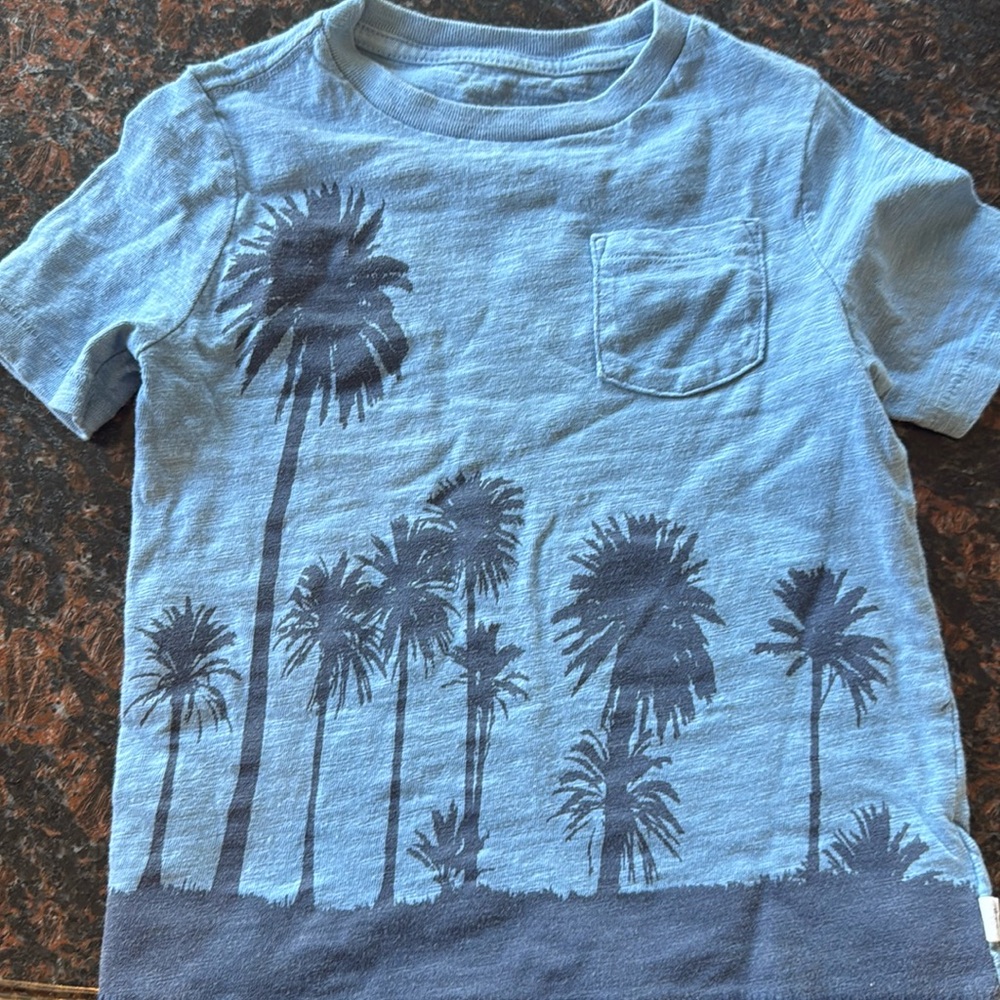 Gap boys t shirt, size xs
